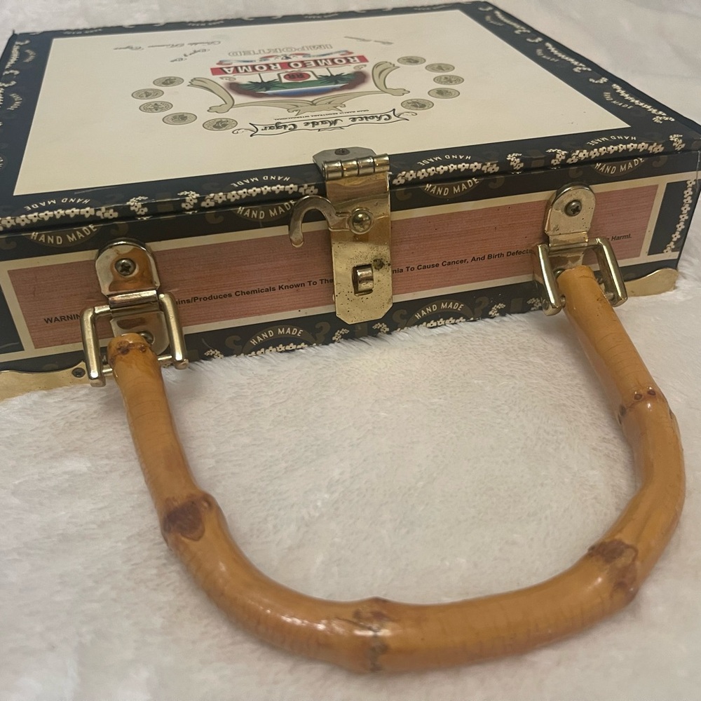 Romeo Roma Vintage Cigar Box Handbag in Cream & Black - Picture 5 of 9
